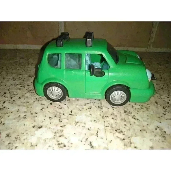 Chevron Cars 1996 Wendy Wagon No 2 Green Car Collectible Toy Station Wagon - Picture 3 of 7